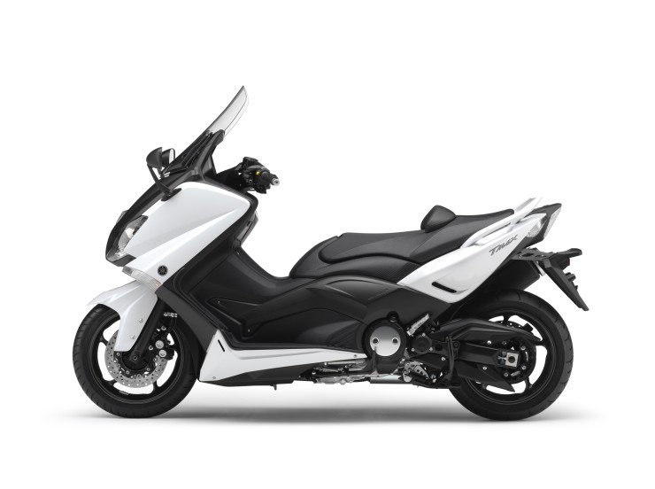 海外向けに先行デビューしていたTMAXの新型、TMAX530の国内仕様を発売