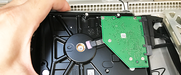 iMac Mid2011の修理 起動しないHDD交換