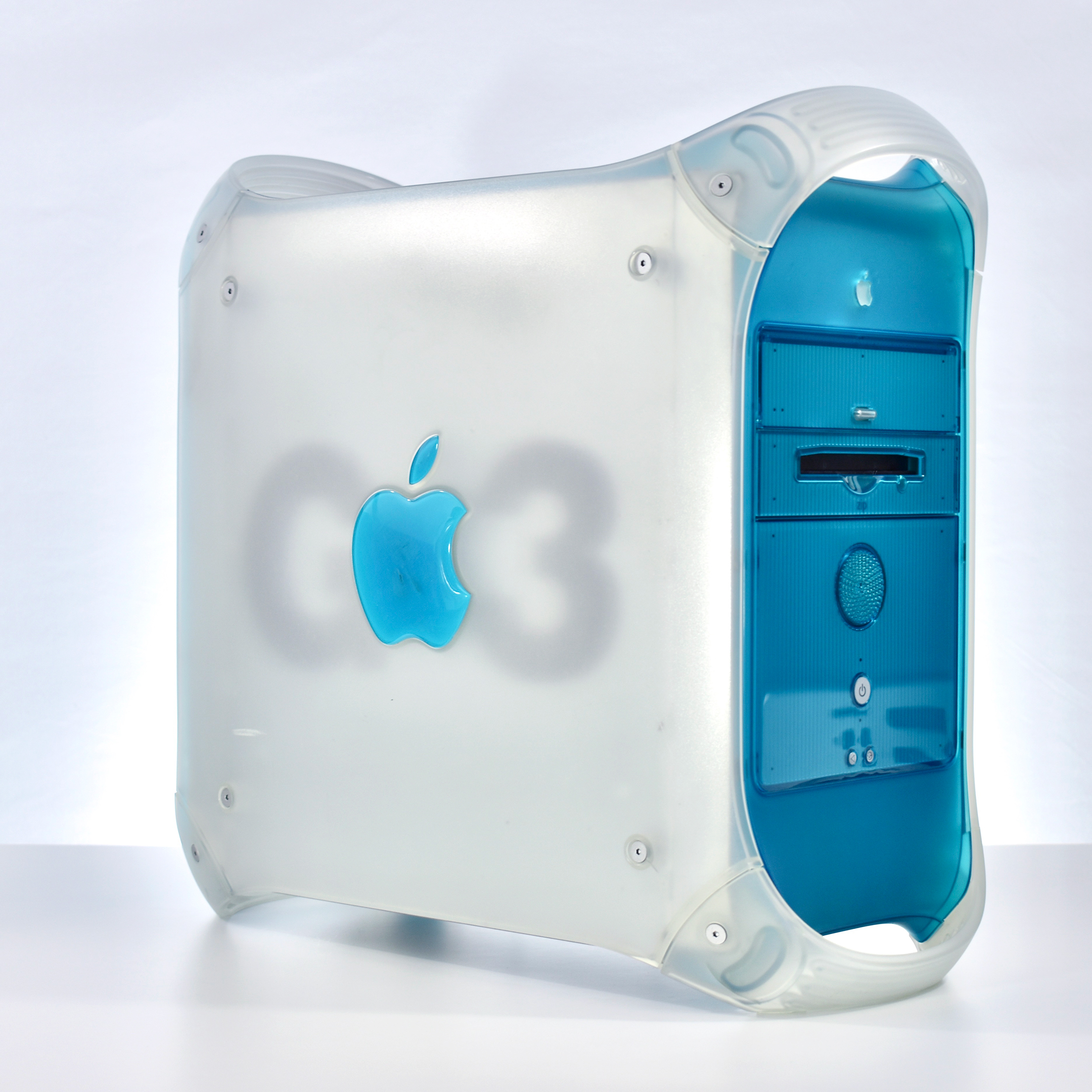 Power Macintosh G3 (300 MHz, “Blue & White,” 1999) – mattjfuller.com