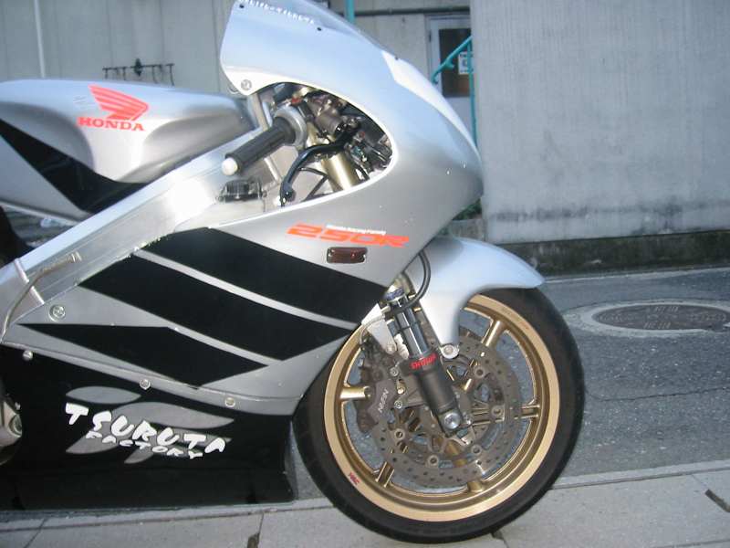 RACING TEAM 鶯 ～UGUISU～ NSR250R SE ［F/Rサスペンション］