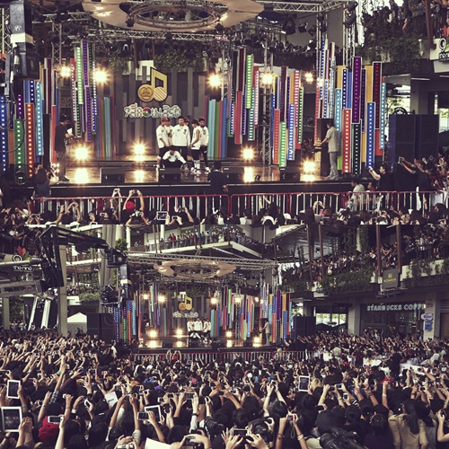 BTS Goes Big in Thailand and Gathers Over 8,000 Fans - Yahoo News