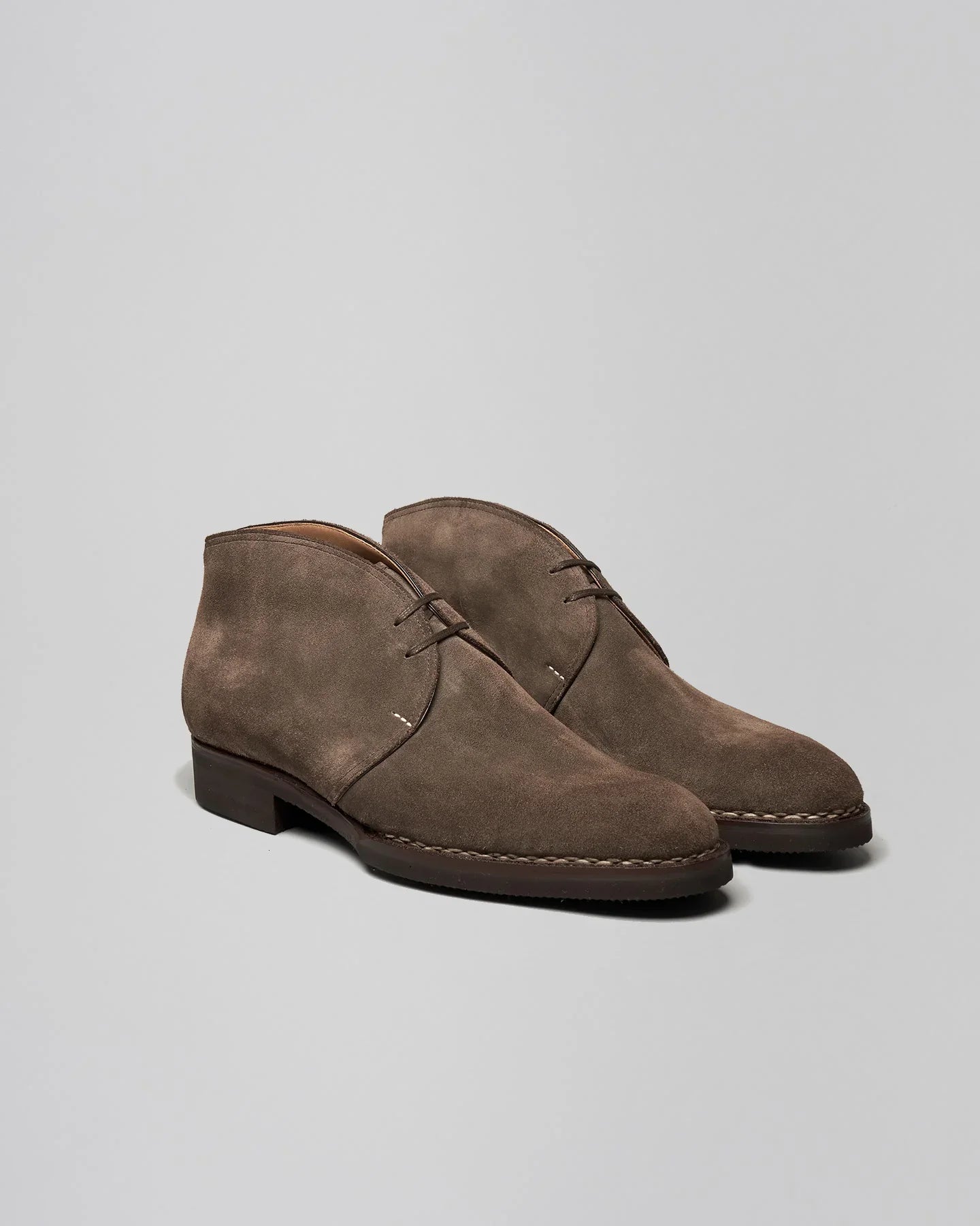 Saint Crispin's Chukka in Greige Suede Norvegese | 524 – The Hand