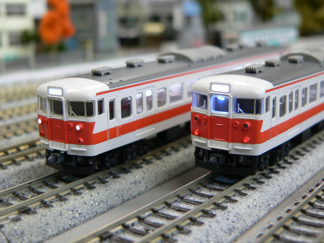 トミックスの113系2000番台関西線快速色6両セットの車掌室灯