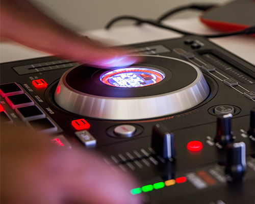 製品情報：Mixtrack Platinum：Numark