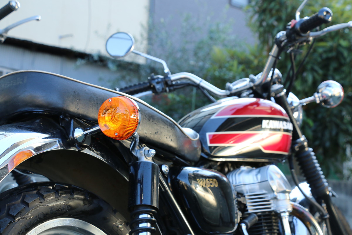 レビュー】カワサキW650のウインカーをイナドメのW3風ウインカーに交換