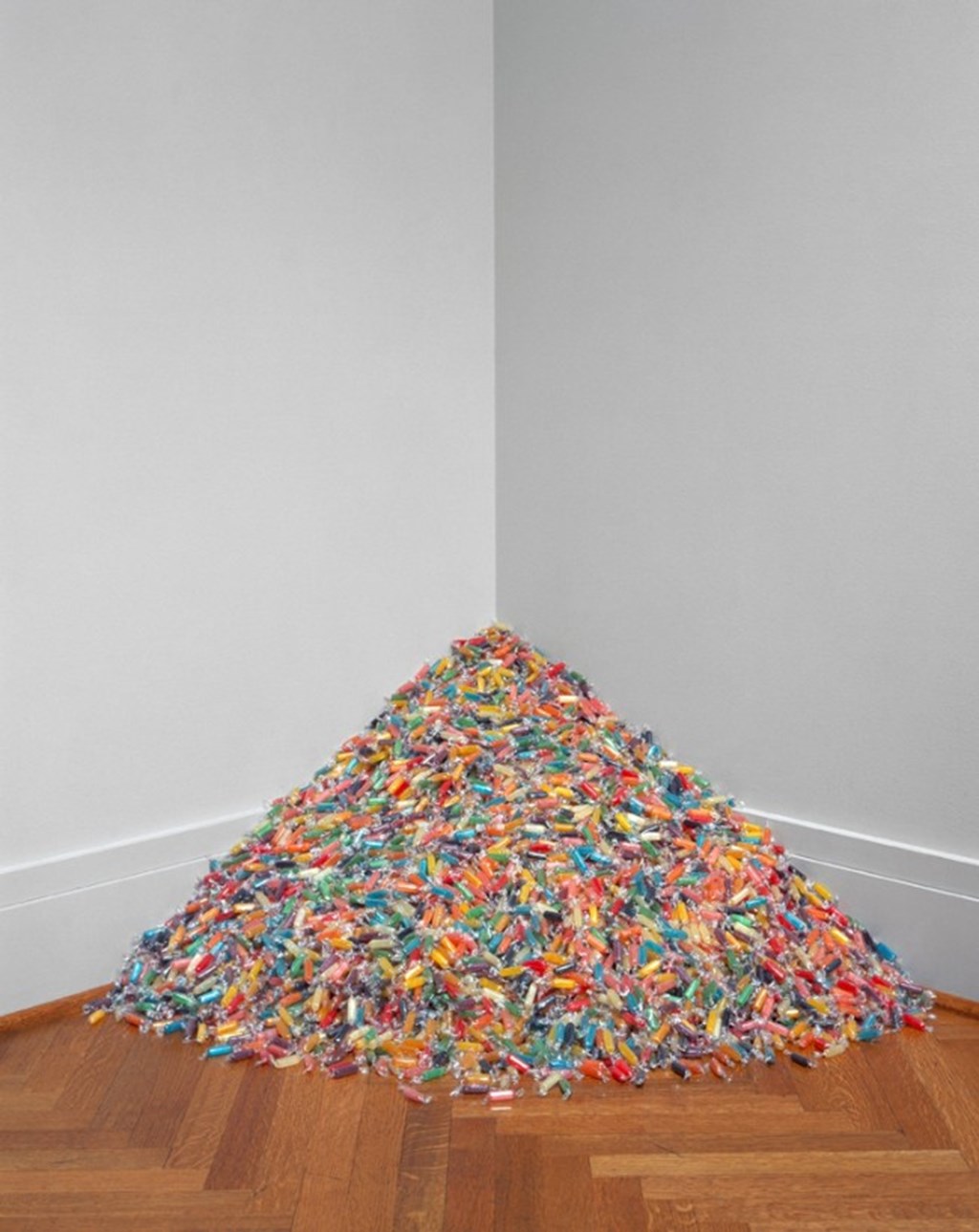 Candy: Felix Gonzalez-Torres | Damien Hirst - LUXUO