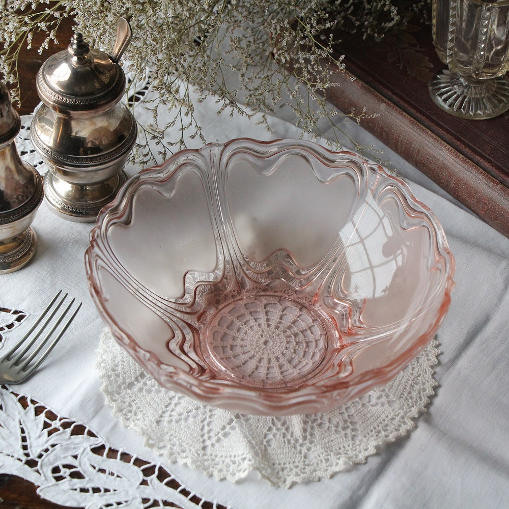 美しいピンク色のガラスボウル（直径22.5cm） イギリスアンティーク