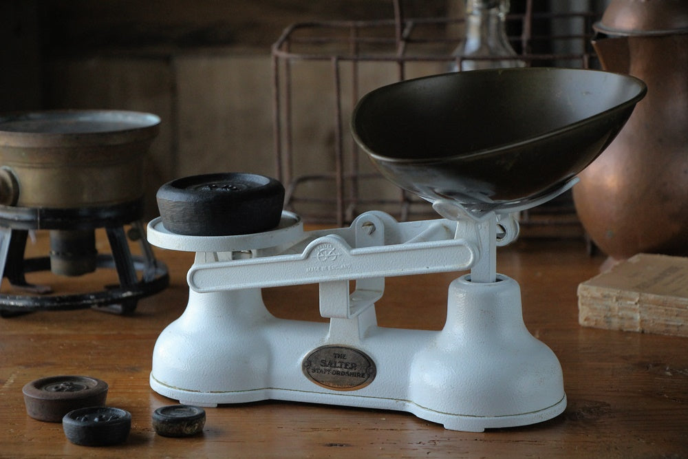 SALTER（ソルター）社白い鋳物スケール（秤）横幅32cm イギリス