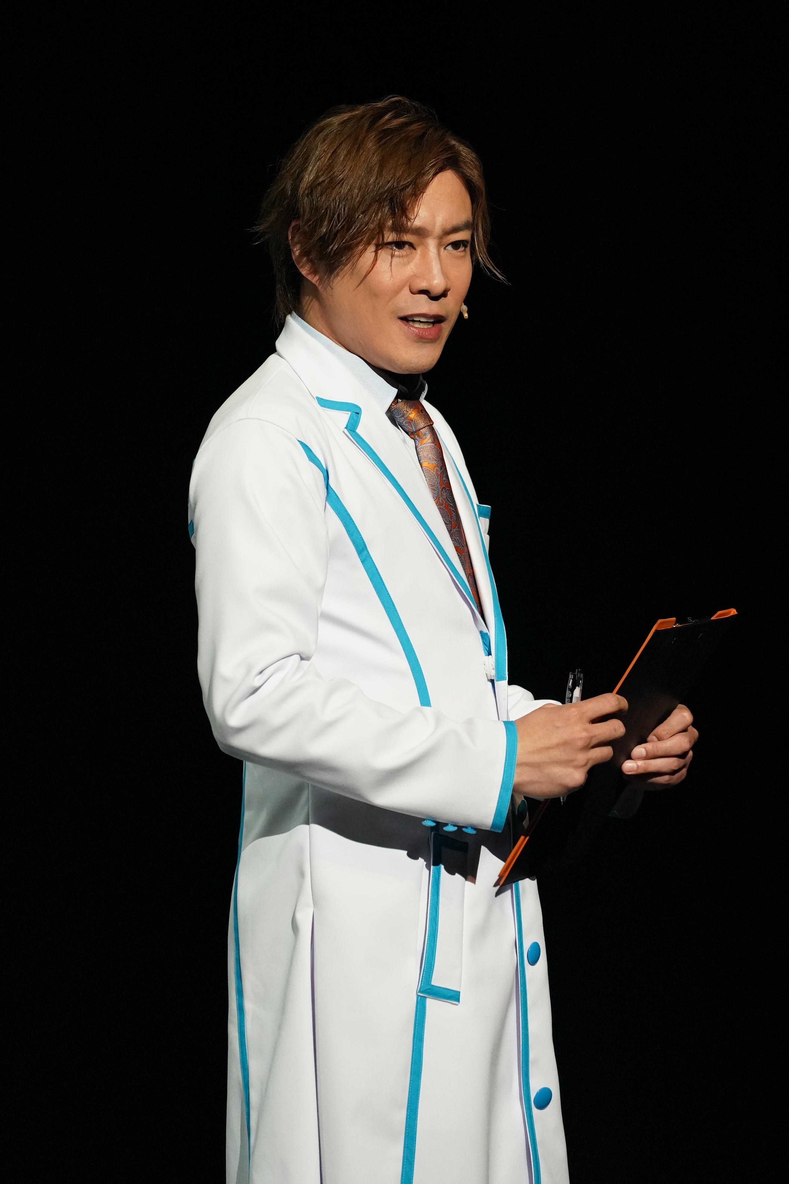 浦井健治の代表作ミュージカル『アルジャーノンに花束を』開幕