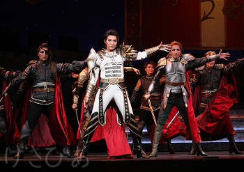 月組新トップ珠城りょう、カリスマ性を絶賛される！――宝塚歌劇月組公演