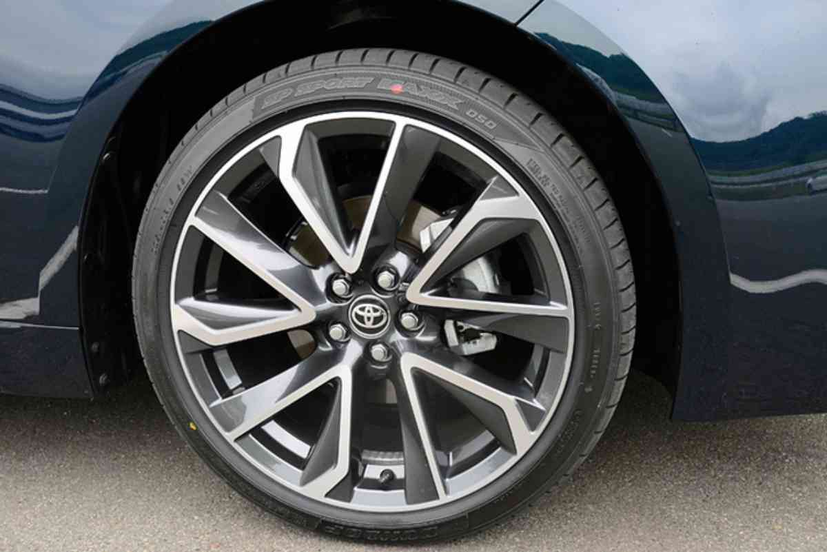 カローラスポーツ 純正ホイールサイズとは - カローラスポーツブログ