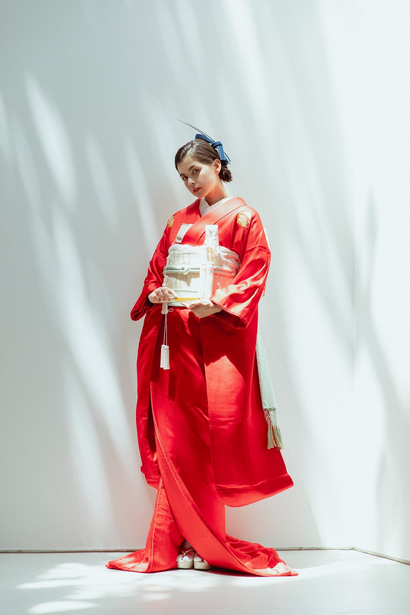 赤地緞子雲取に松五つ紋【結婚式 和装 引き振袖 レンタル】 – 結婚式