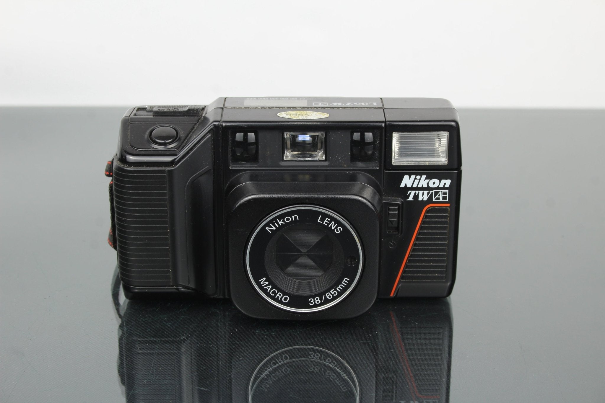 Nikon L35 TW AF Review: A Pocketable Film Gem – Dutch|Thrift