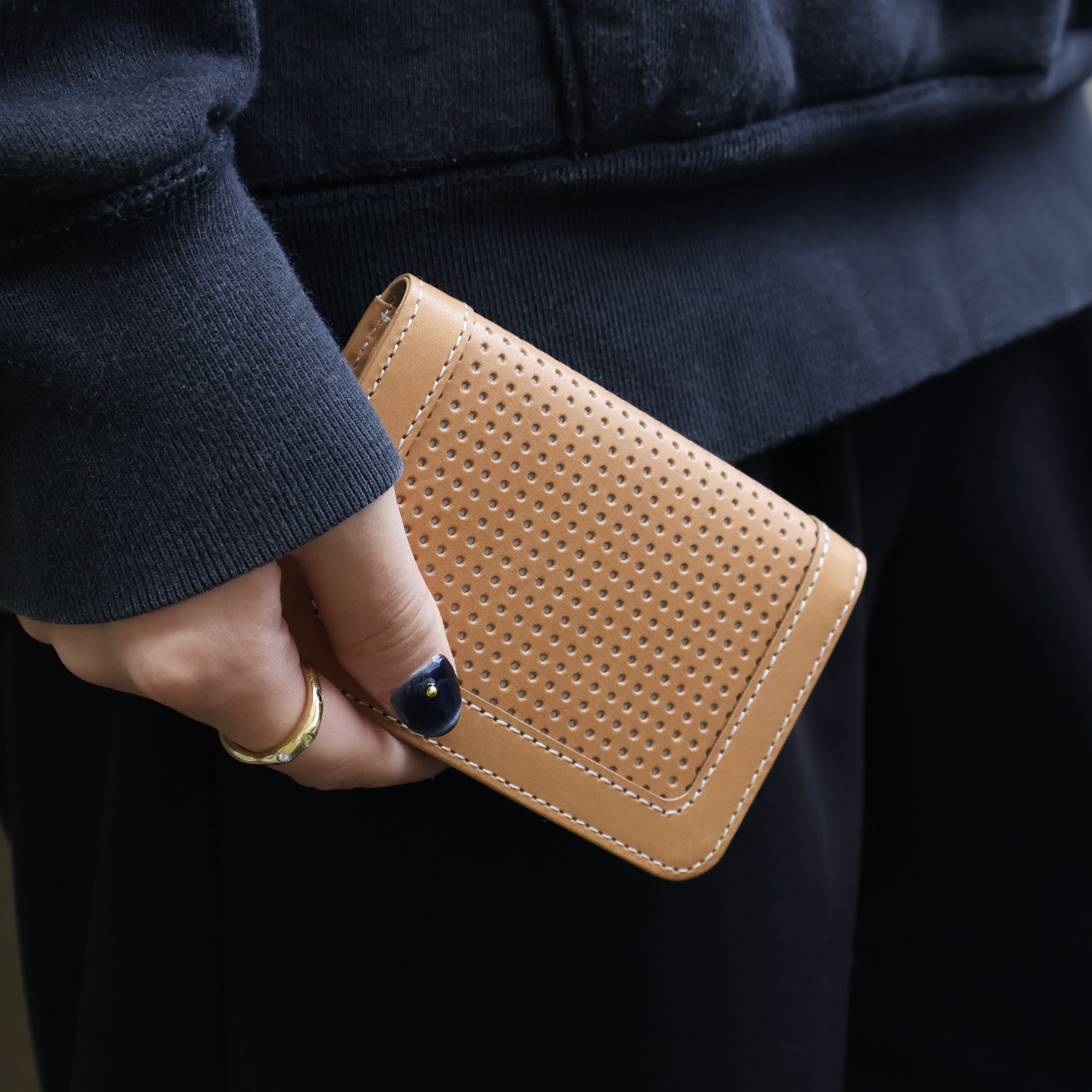 Crane Wax Leather × Punching / ササマチ名刺入れ – Neueオンライン