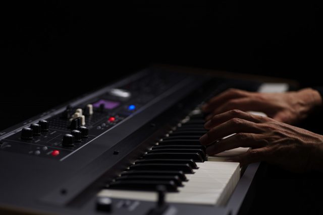 ウォーターフォール73鍵｜Roland、V-Combo新モデル「VR-730」を発表