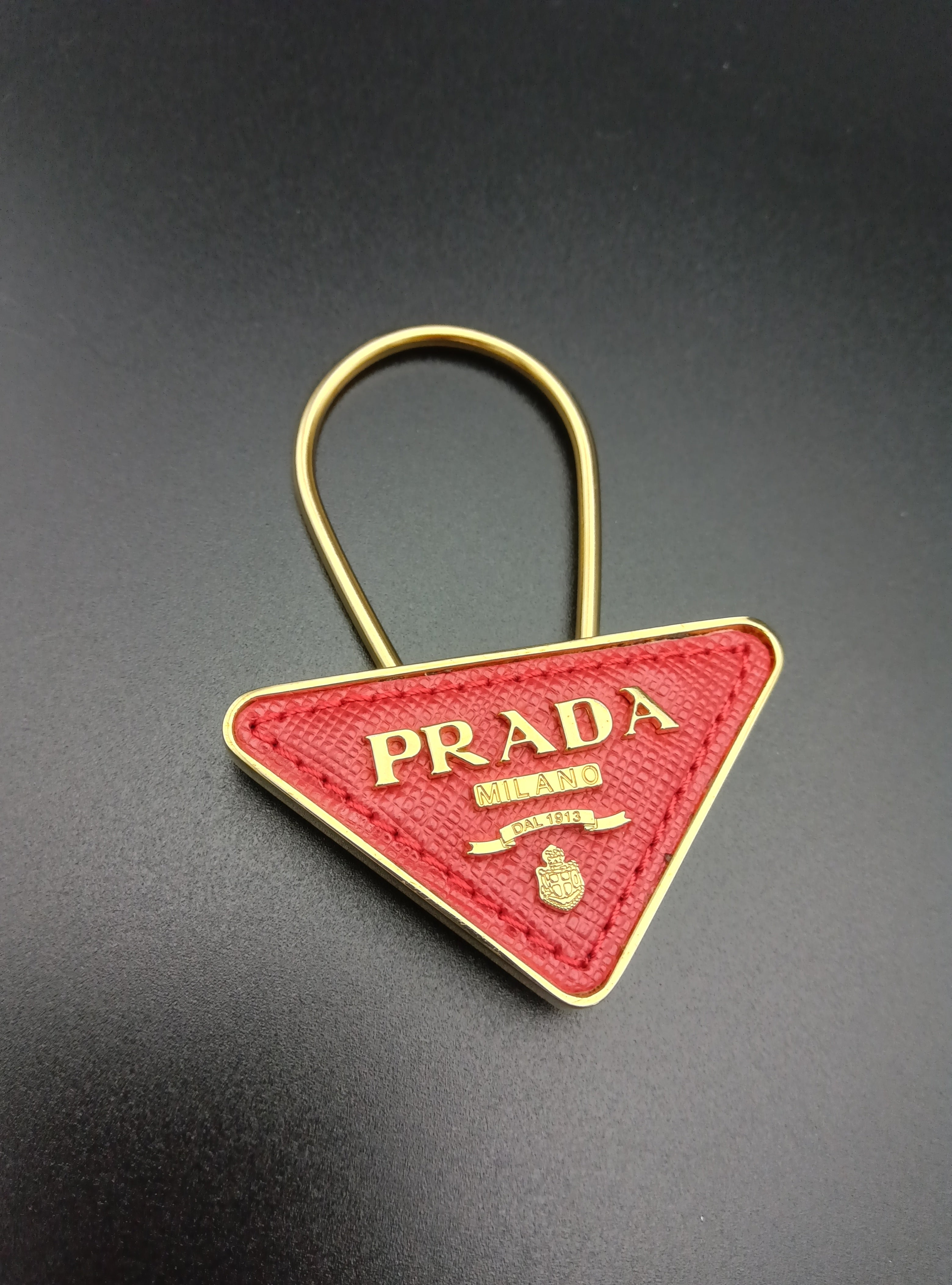 PRADA#サフィアーノ#トライアングル#キーリング#チャーム – diamante