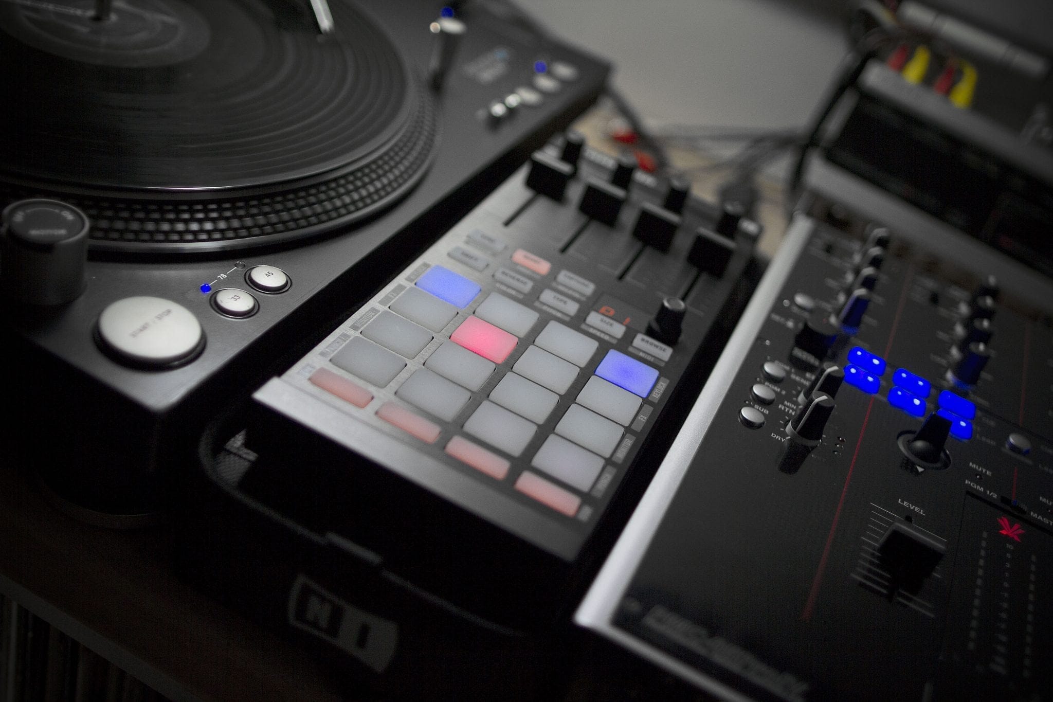 Native Instruments Traktor Kontrol F1 DJ Controller
