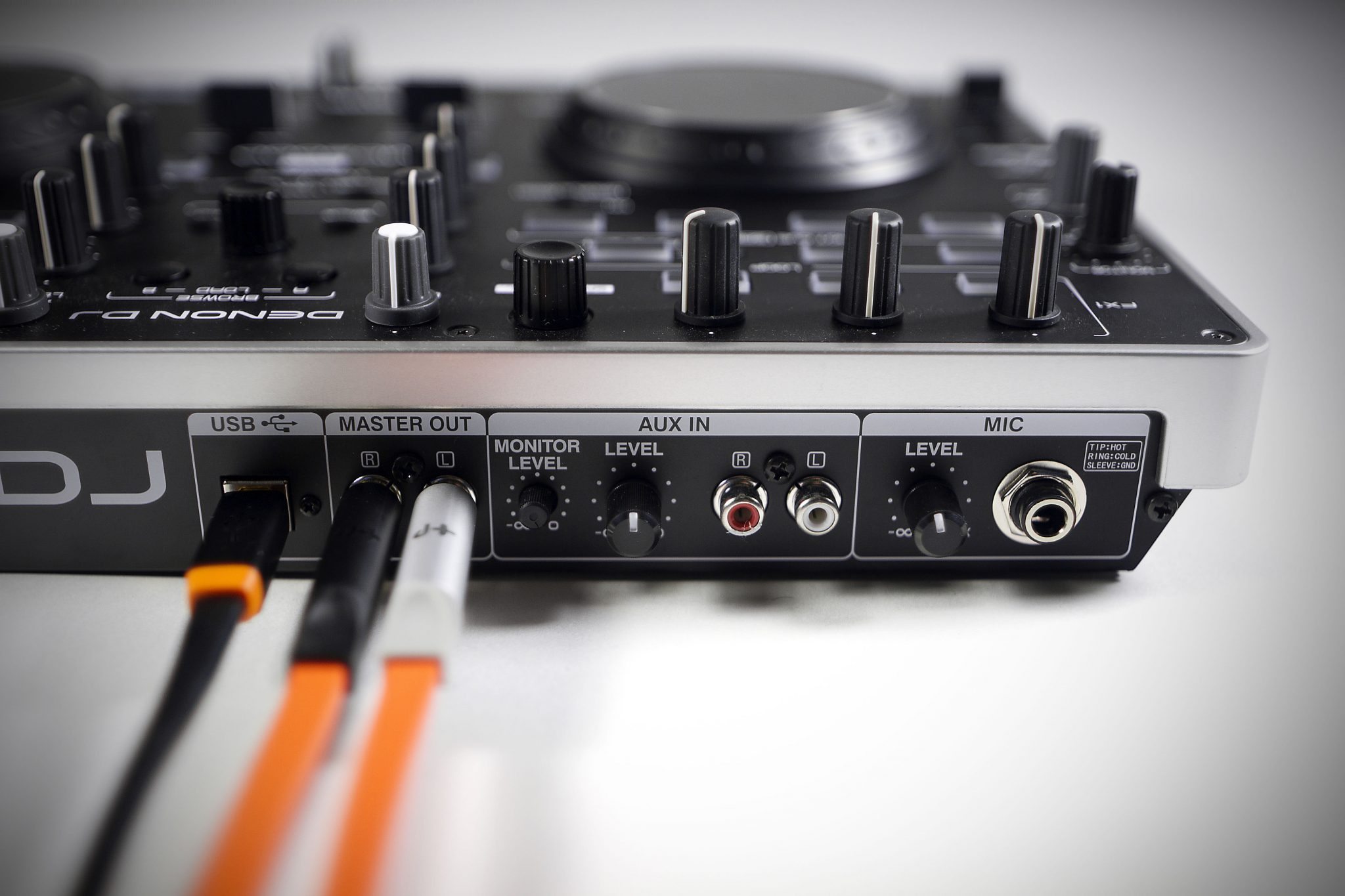 REVIEW: Denon DJ MC2000 DJ Controller – DJWORX