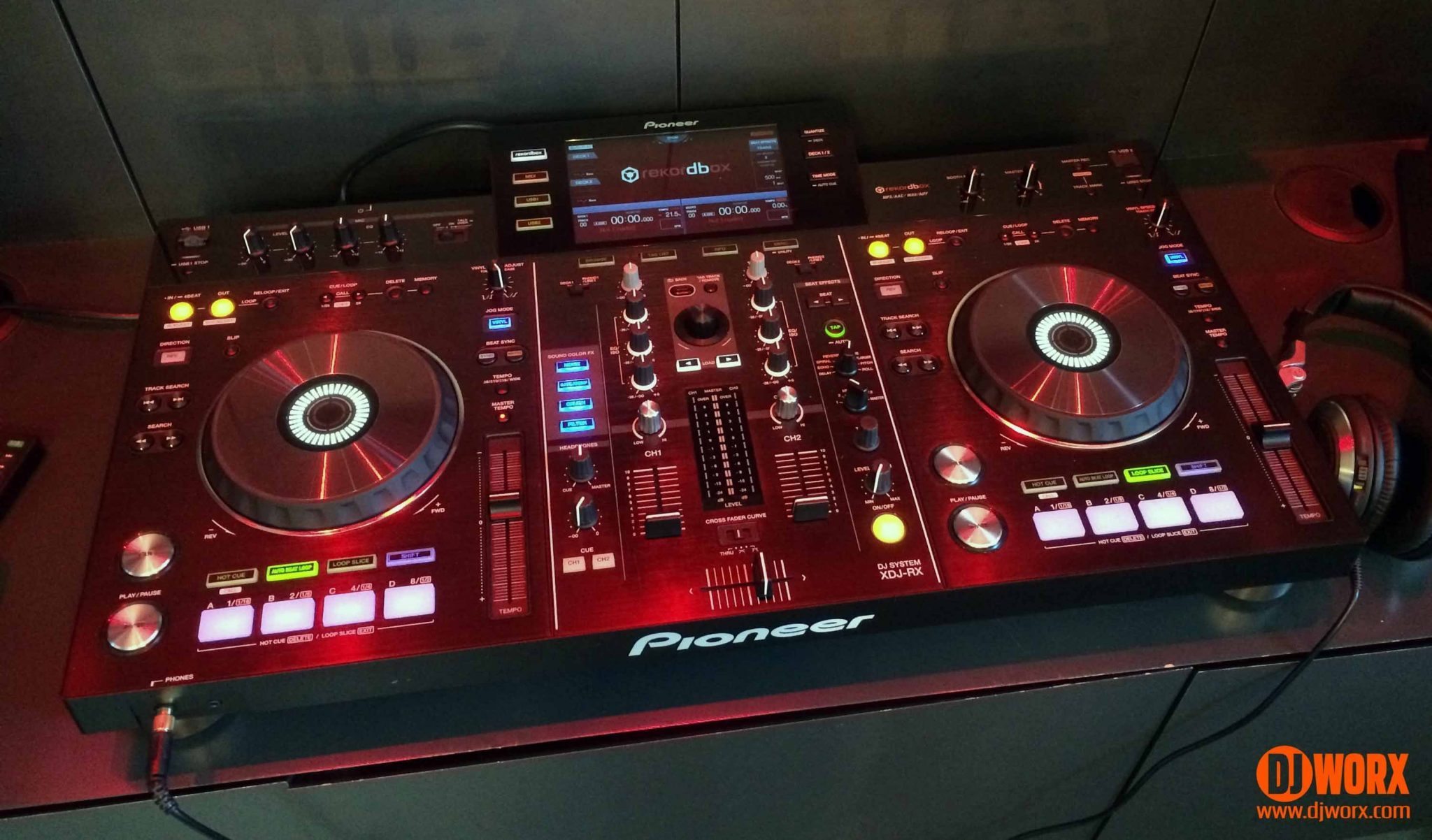 FIRST LOOK: 60 minutes with the Pioneer XDJ-RX