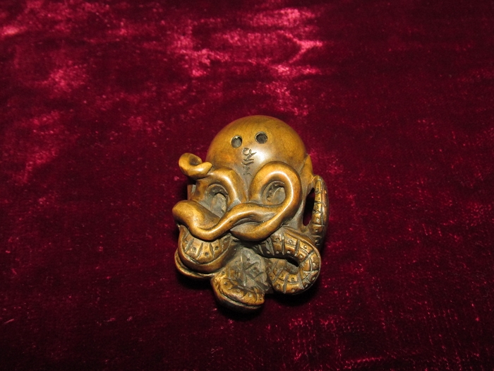 香港根付—柘植細工彫タコ – 株式会社 明月