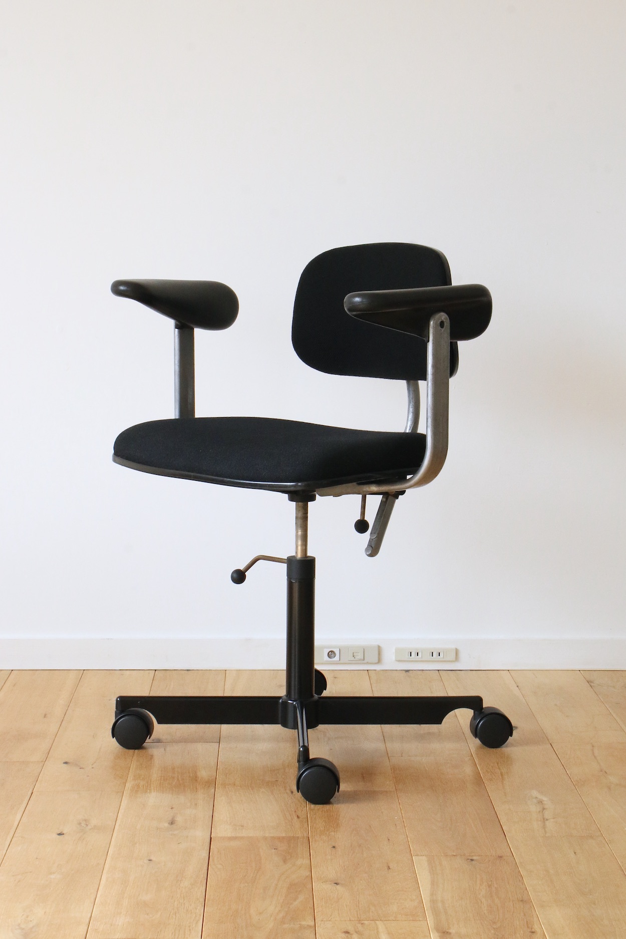 Jorgen Rasmussen Kevi Arm Chairヨルゲン ラスムッセン ケヴィ チェア