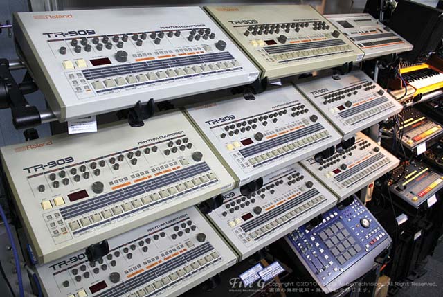 Five G Vintage Synthesizer ミュージアム | ROLAND TR-909 | Five G