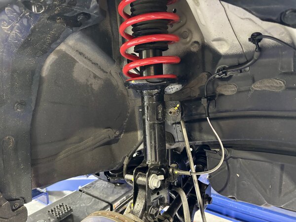 スズキ ハスラーの足回り交換をさせて頂きました。持ち込みアップ