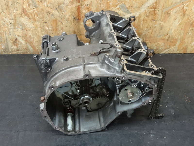 141129】バリオス(ZR250A)◇クランクケース 【エンジンパーツ – 中古