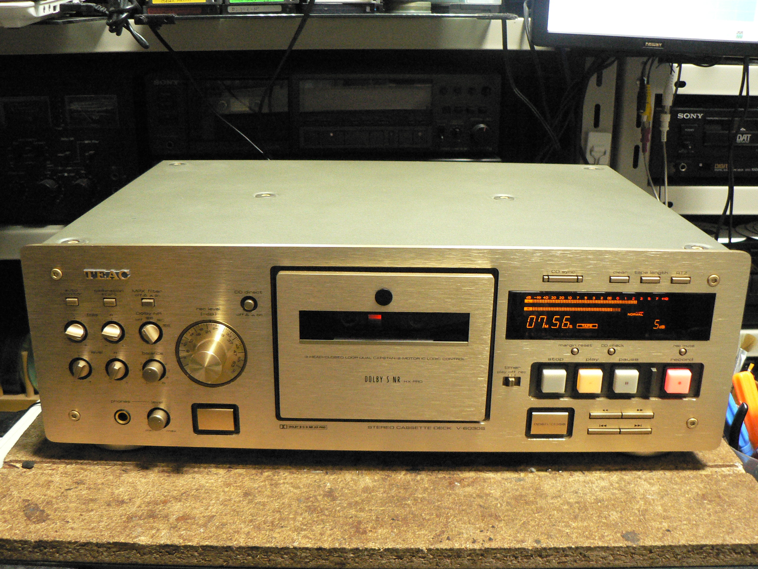 TEAC カセットデッキ V-6030S ゴールド ジャンク 電源OK TEAC カセット