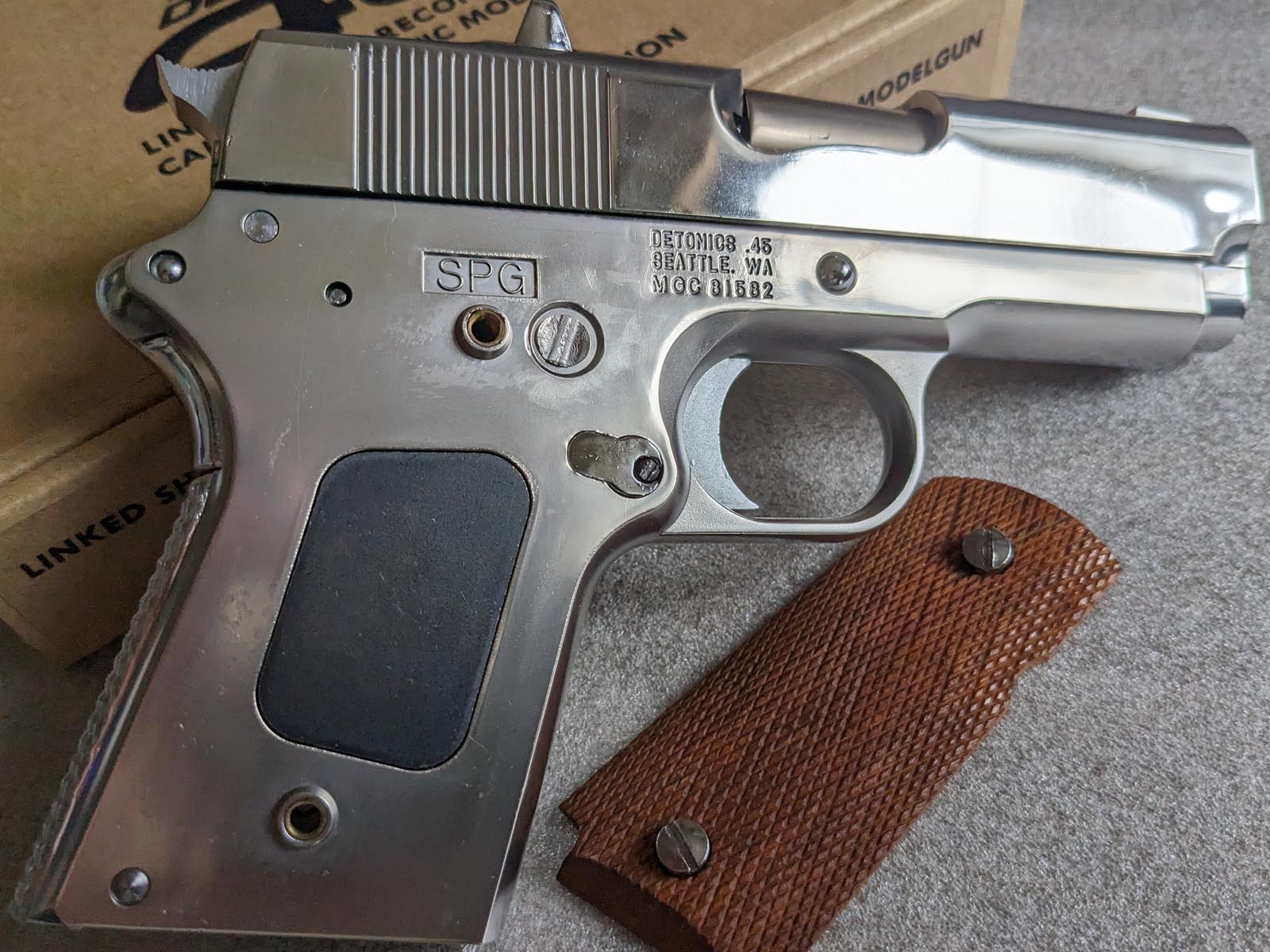 MGC デトニクス 45 クローム シルバー 木製グリップ付 | 万丈 一致