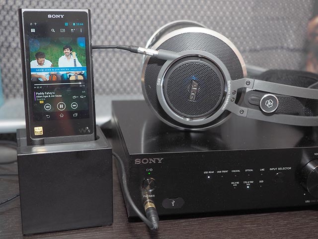 ミニレビュー】ウォークマンとハイレゾ出力ドックで、シンプルなPCレス