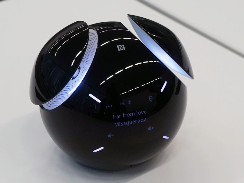 ソニー、光って踊るBluetoothスピーカー。「Rolly」開発メンバーも参加