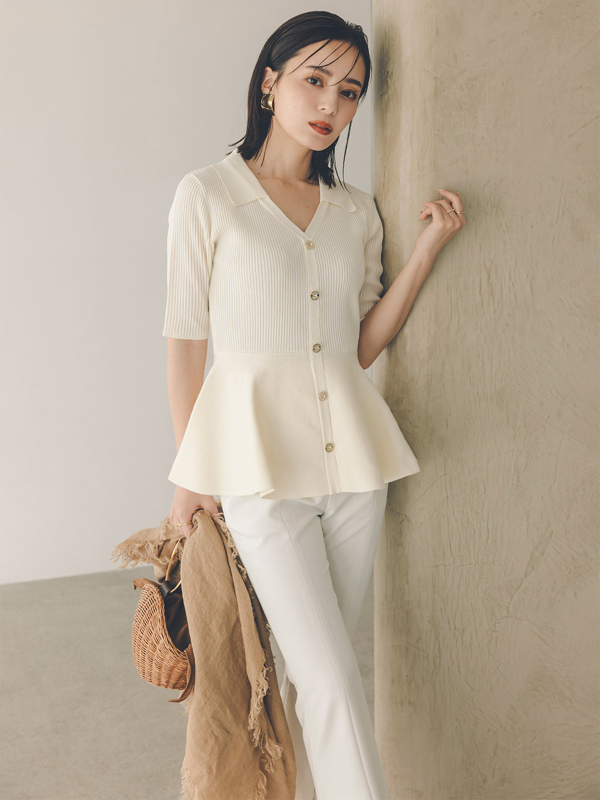 ペプラムニットトップス