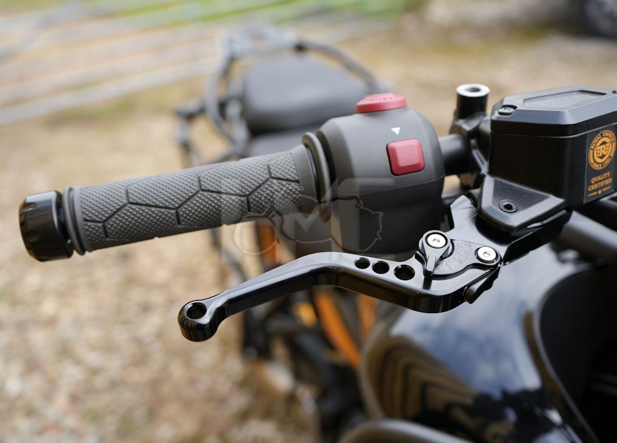 KIT 入荷しました Royalenfield 650シリーズ/