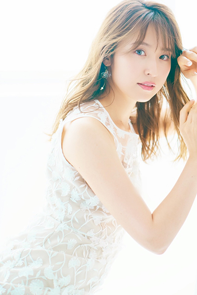 衛藤美彩ちゃんの表紙オフショットも♡編集長が美人百花8月号をナビ