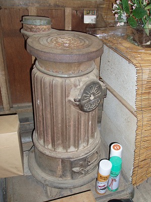 センターの石炭ストーブです | スタッフブログ