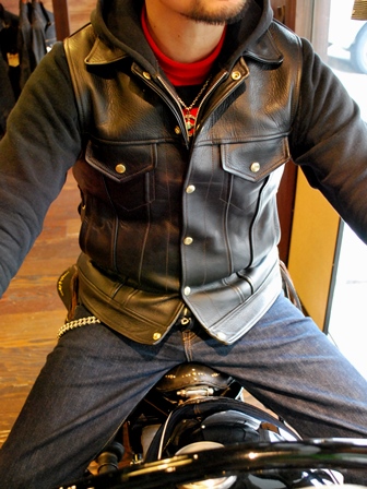 フォースピード定番レザーベスト再入荷！ | FOR ALL THE MOTORCYCLISTS!