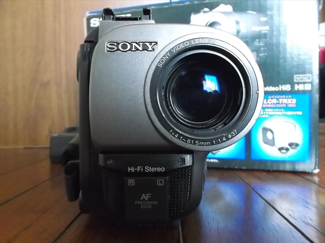 SONY Handycam CCD-TR12 ～1996年発売～ - XROSSOVER