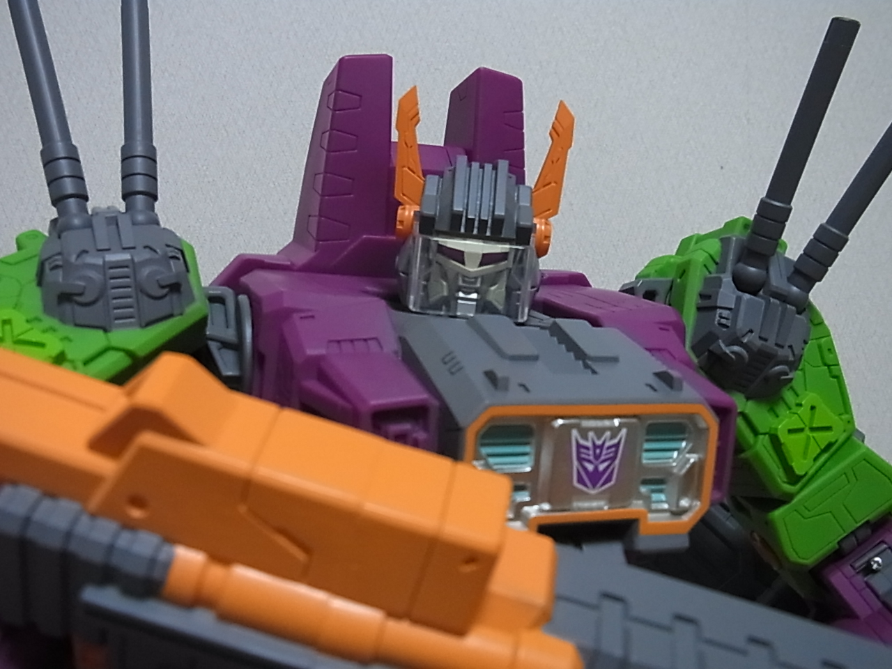 巨大可動の圧巻(千値練 TRANSFORMERS ギガンティックアクション 恐怖