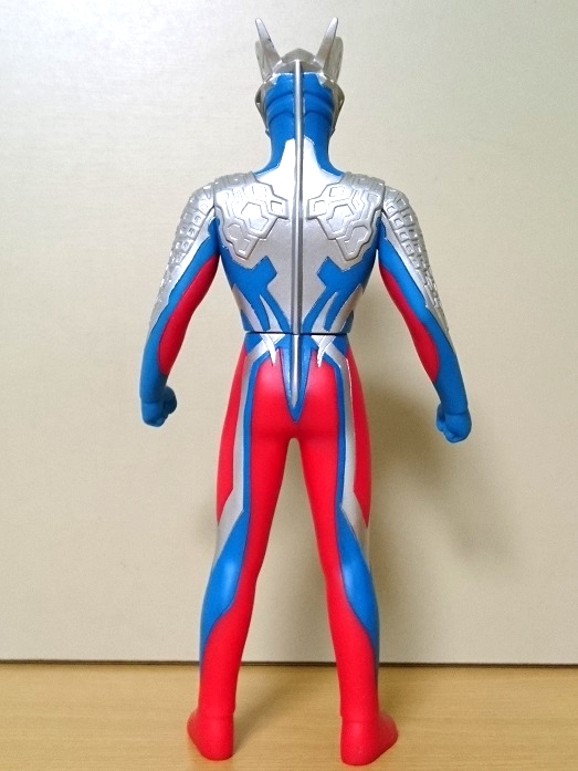 シリーズ50周年記念ソフビ「ウルトラセブン&ウルトラマンゼロ 50th