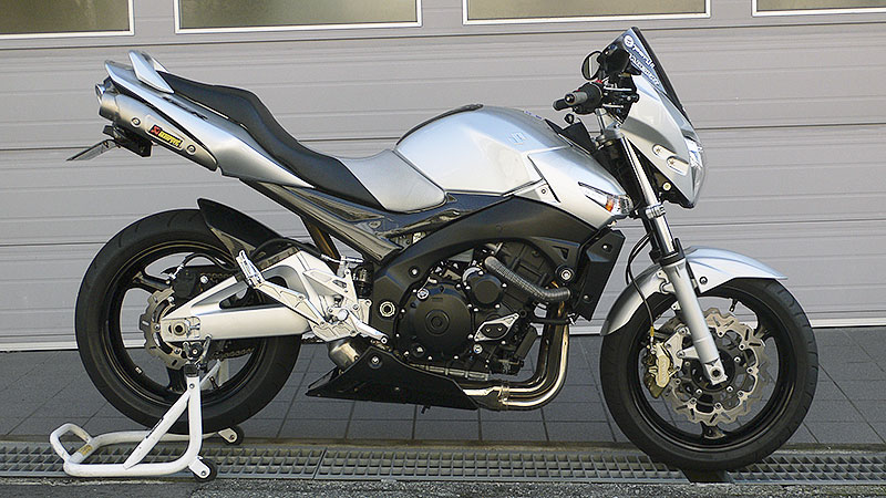 AKRAPOVIC製 GSR600用 スリップオンマフラー【装着編】 | Ponji's GSR