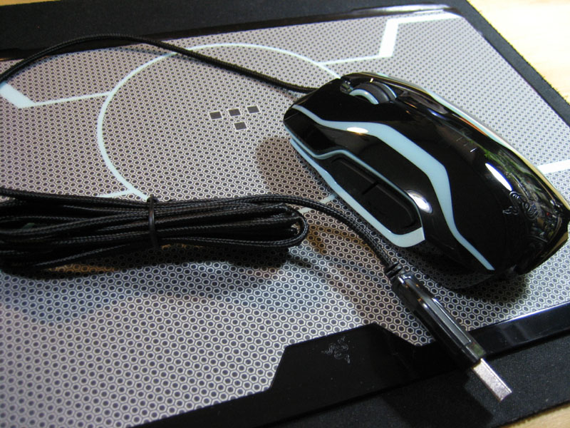 TRON LegacyコラボのRazer トロンマウス・パッドのレビュー その1