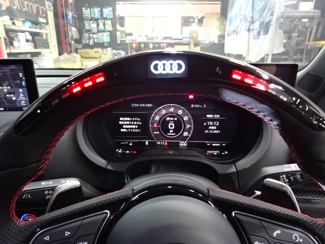 AUDI RS3 @ インフォメーションステアリング