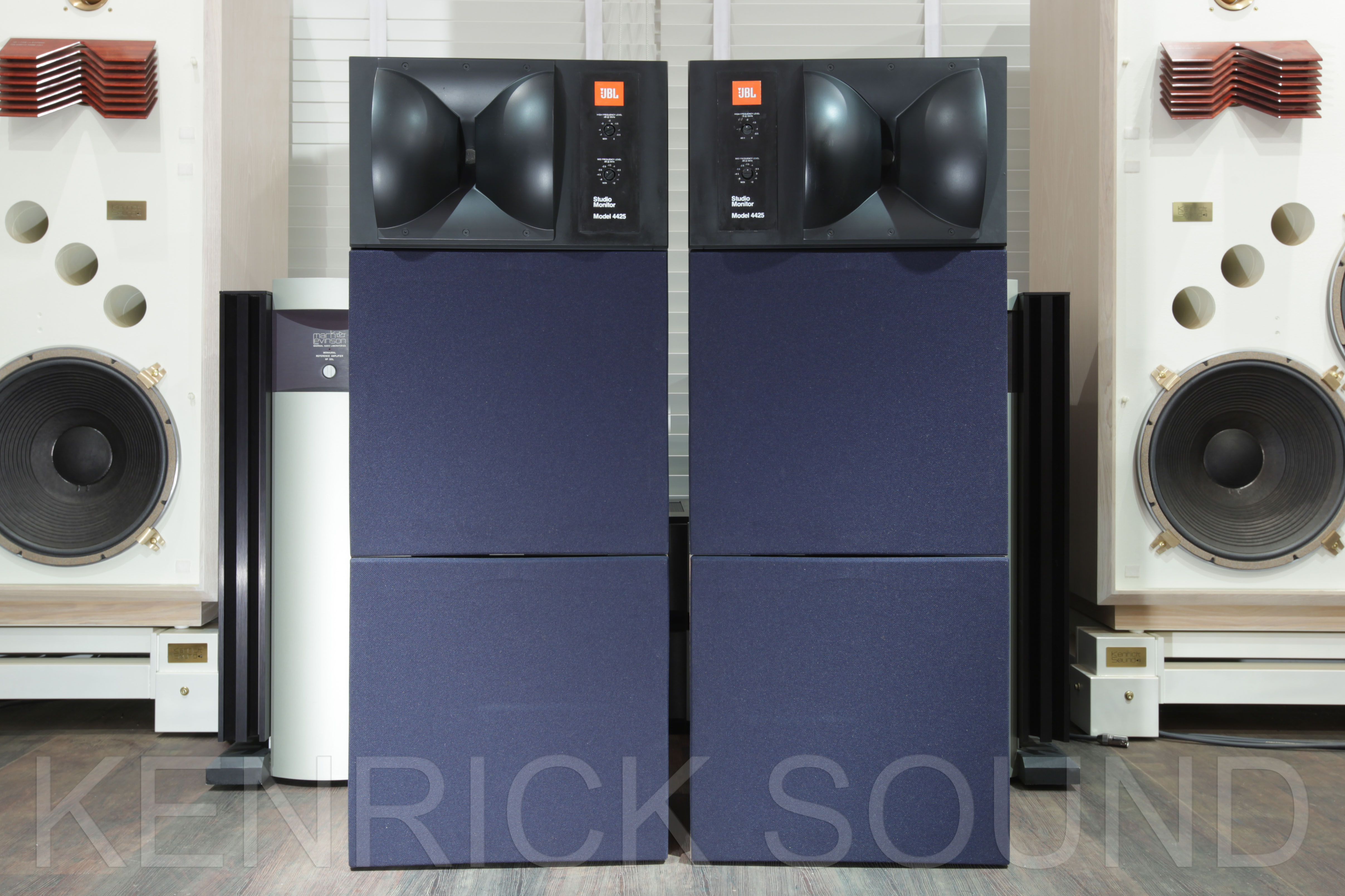 JBL 4425 バイラジアルホーン搭載2wayスピーカー入荷しました