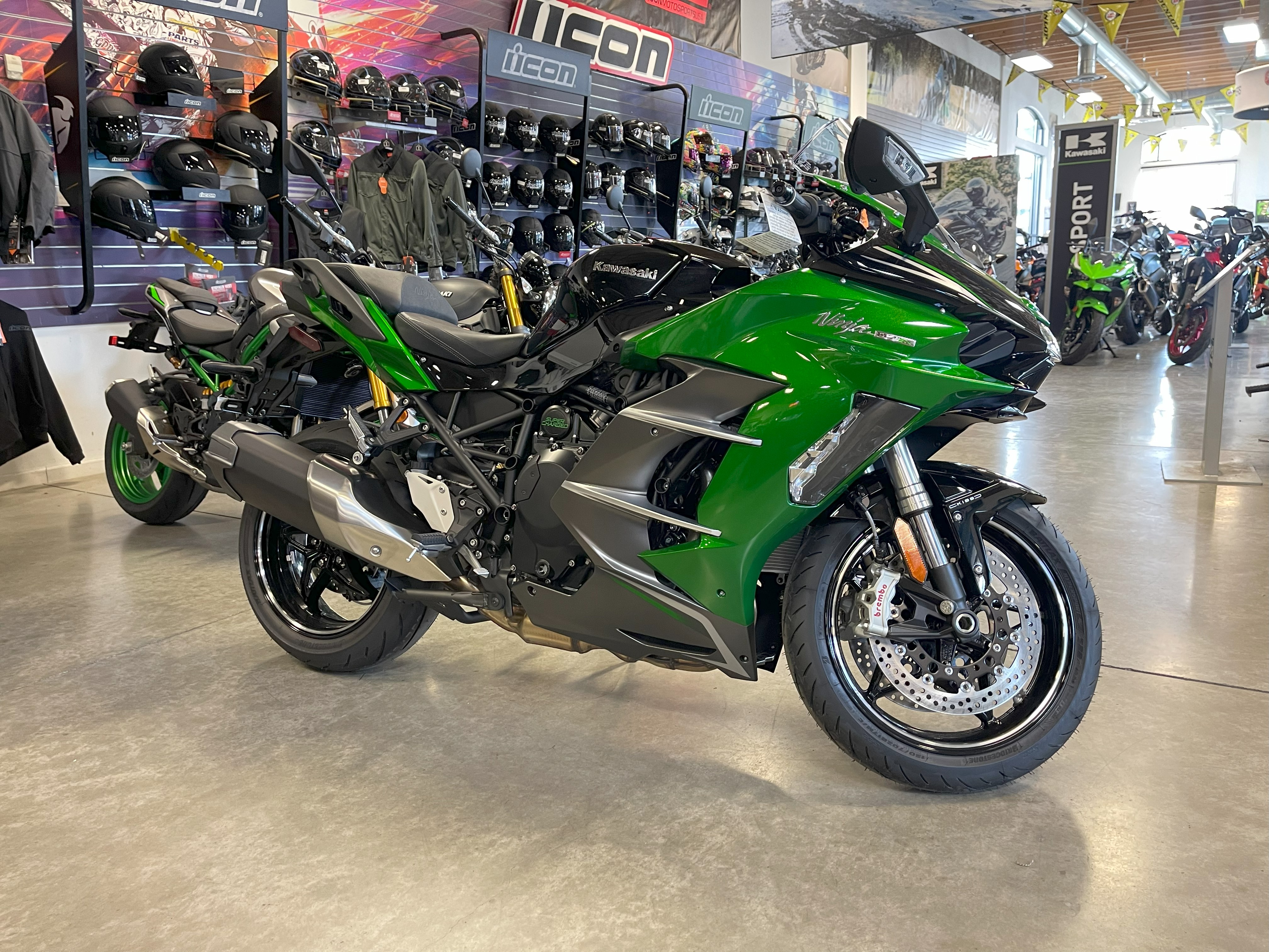 2025-Kawasaki-NINJA-H2-SX-SE-ABS-Emerald-Blazed-Green/Metallic