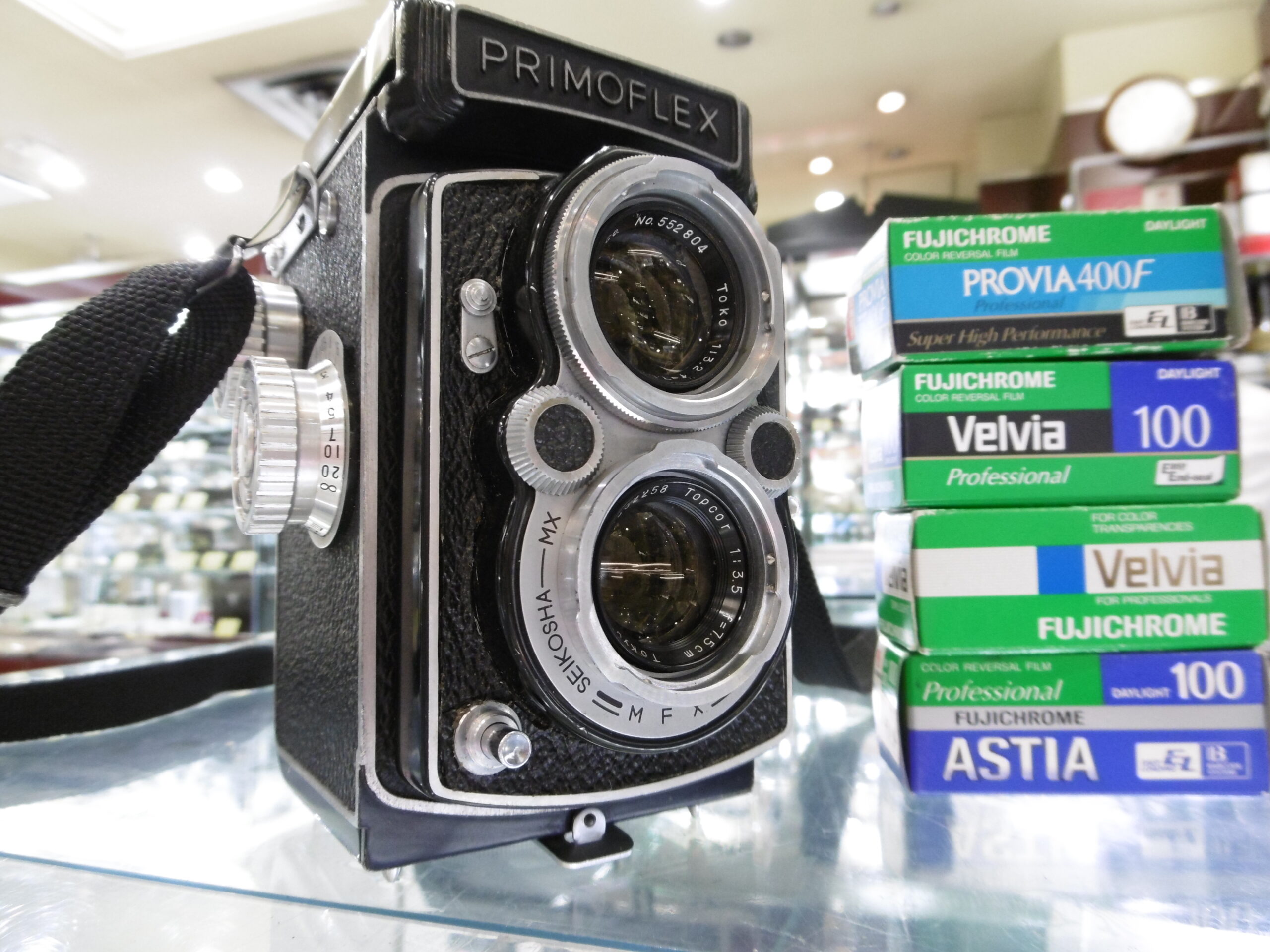 国産二眼レフカメラ「PRIMOFLEX Va」