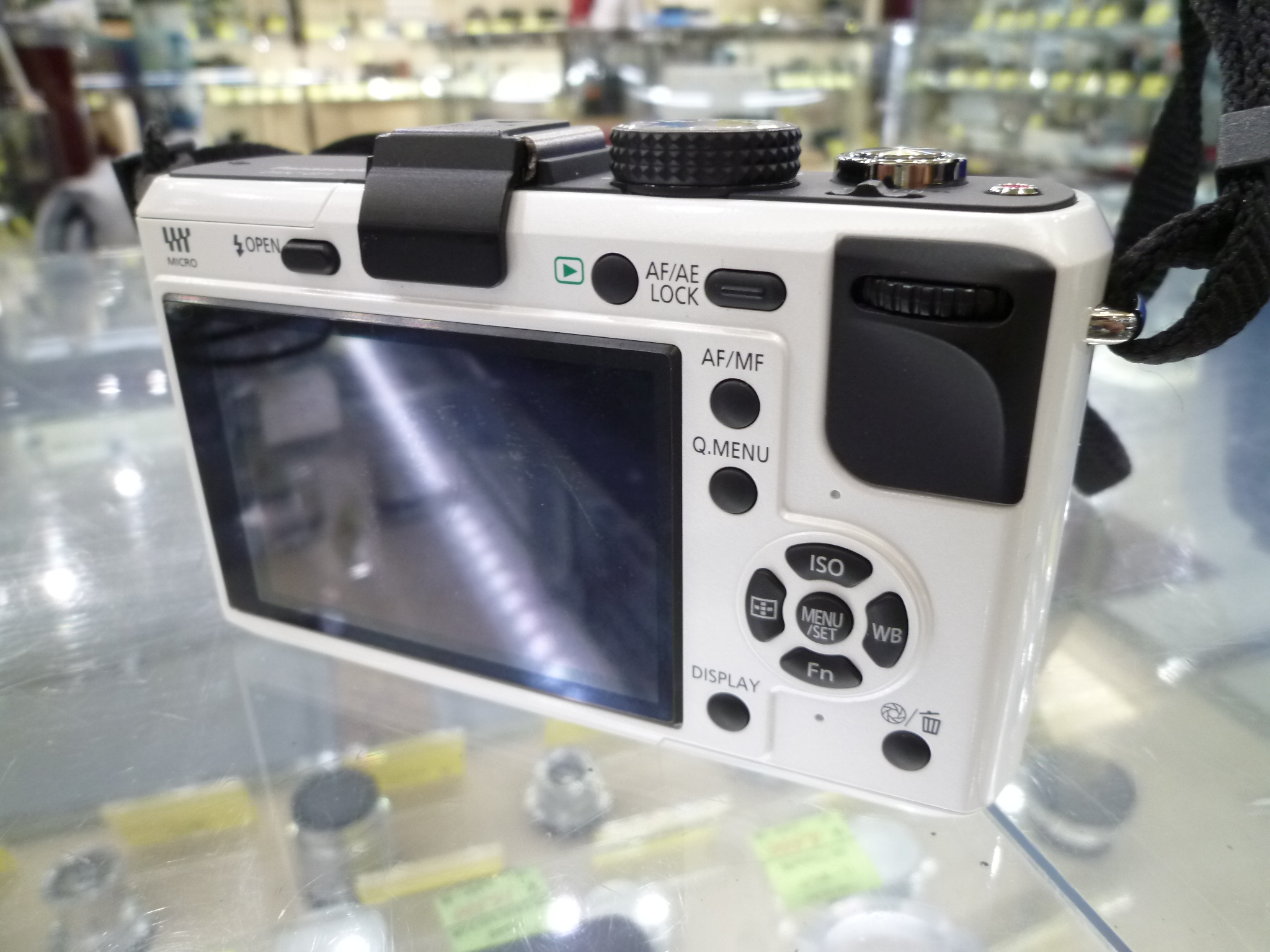 もはやコンデジのサイズ感！ミラーレス一眼「LUMIX GF1」