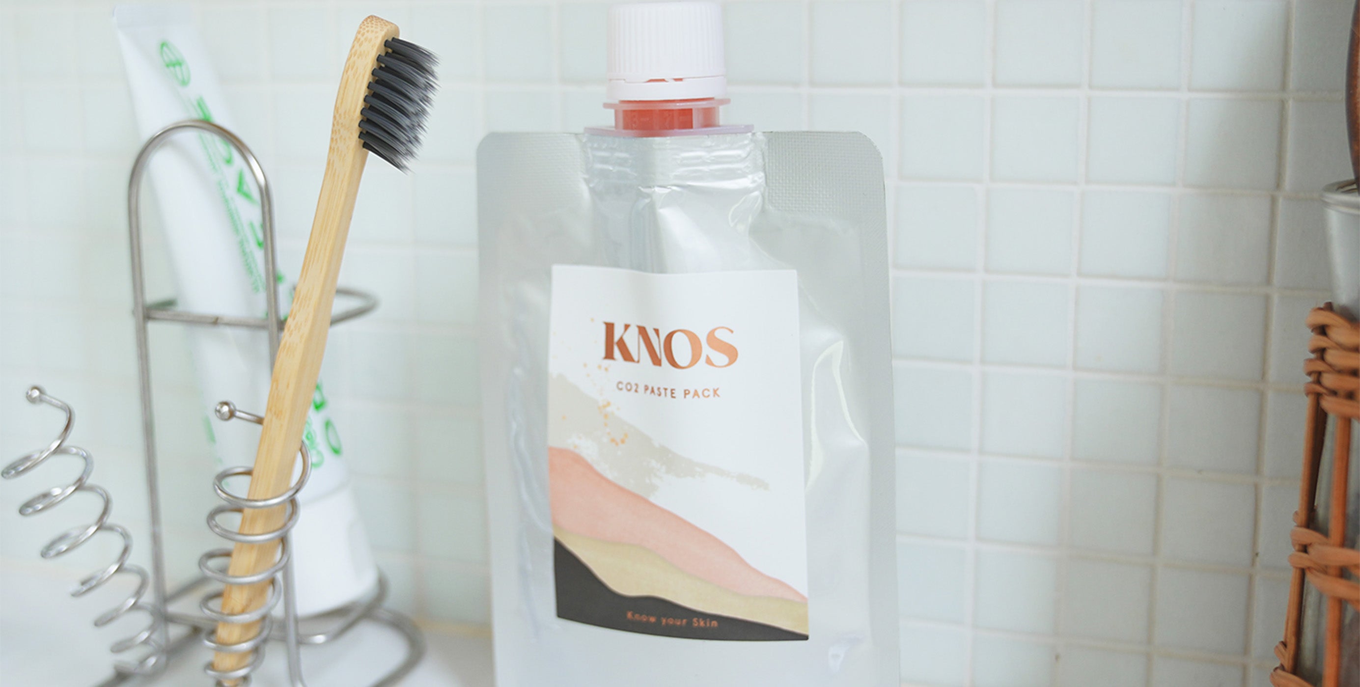 毎日できる スペシャル炭酸ケア – KNOS