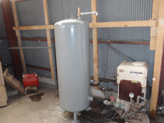 圧力タンクを交換 – 小林ボーリング工業