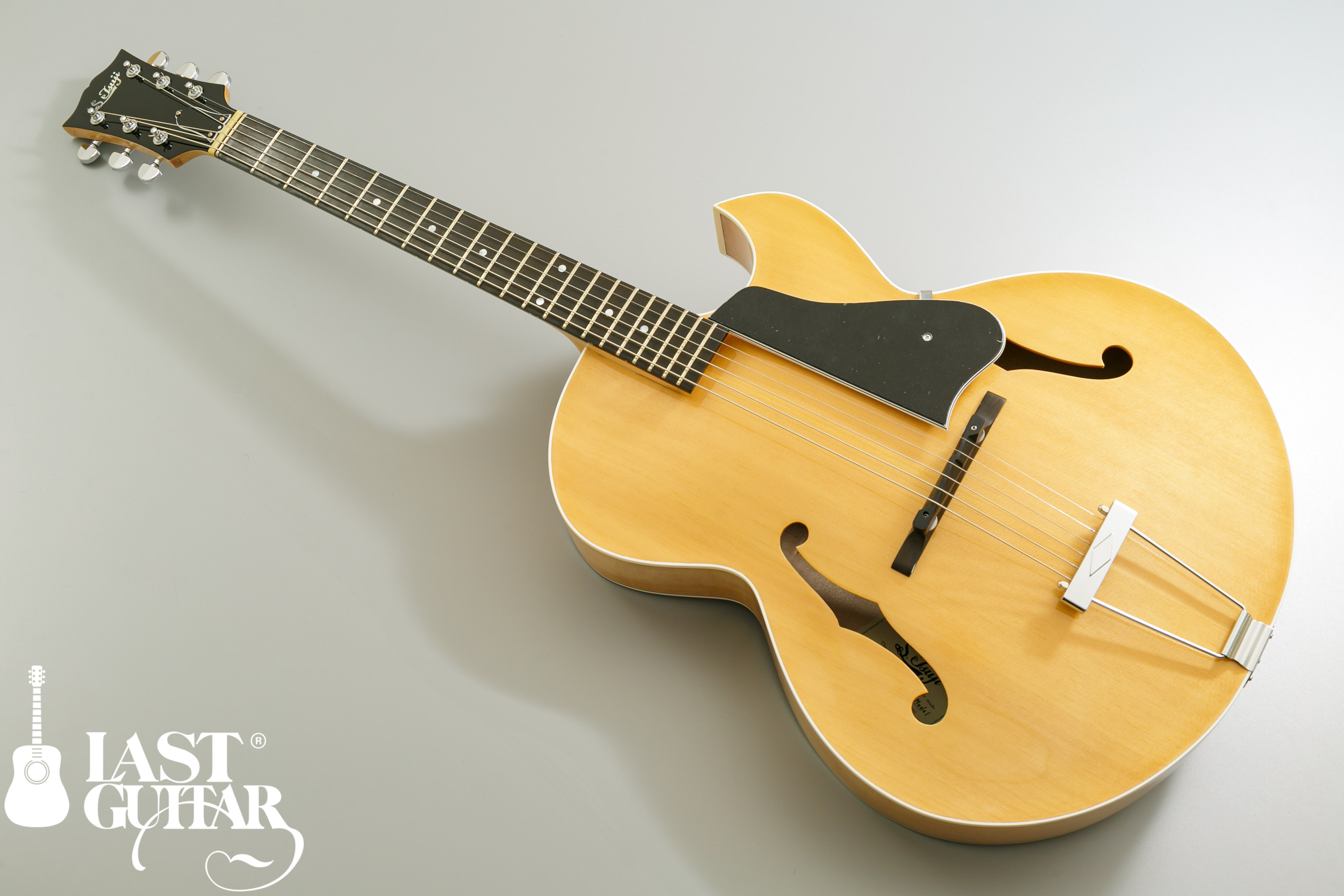 アーチトップ製作のレジェンド、辻四郎が製作したP-1, 初のナチュラル